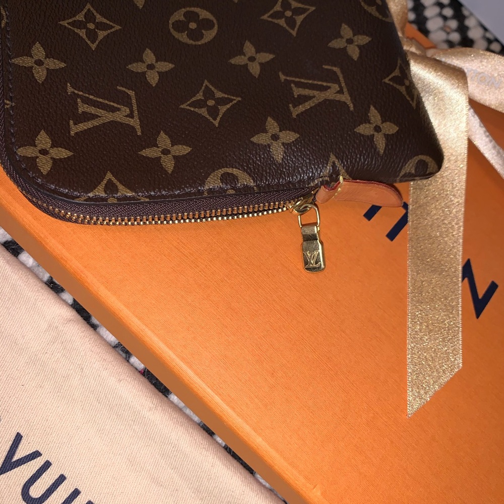 Louis Vuitton Voyage Pm Pouch (looks brand new) - Picture 4 of 8